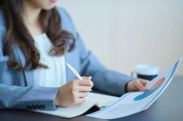 Trustee reviewing loan performance Trustee reviewing loan performance